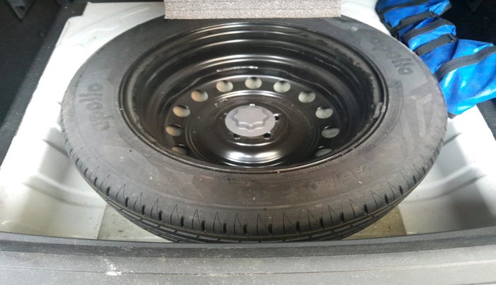 2021 MG ASTOR SAVVY 1.5 CVT, Petrol, Automatic, 25,580 km, tyre