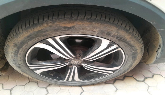 2021 MG ASTOR SAVVY 1.5 CVT, Petrol, Automatic, 25,580 km, tyre