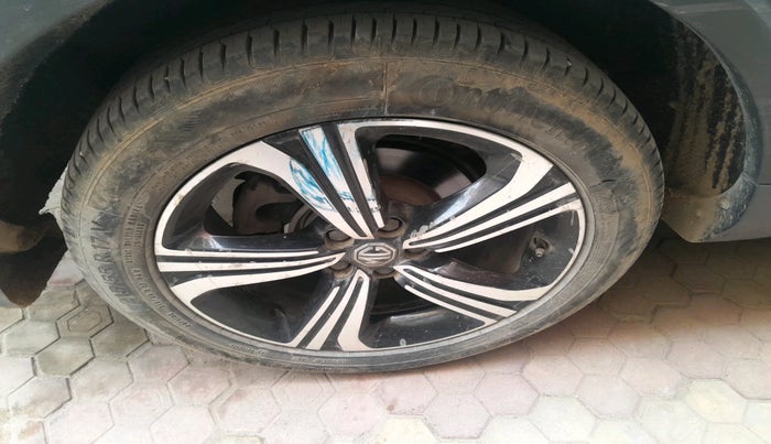 2021 MG ASTOR SAVVY 1.5 CVT, Petrol, Automatic, 25,580 km, tyre