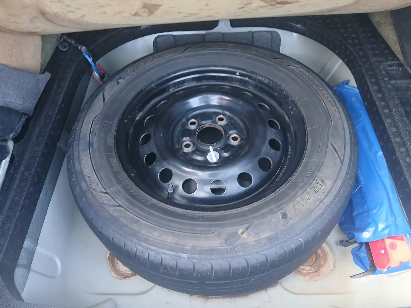 2012 Maruti SX4 VDI, Diesel, Manual, 2,04,596 km, tyre
