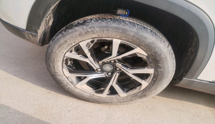 2023 Maruti Grand Vitara DELTA SMART HYBRID AT, Petrol, Automatic, 19,498 km, tyre