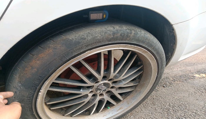 2011 Volkswagen Vento TRENDLINE DIESEL 1.6, Diesel, Manual, 1,23,291 km, tyre