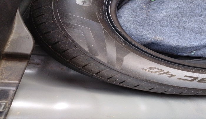 2023 Hyundai VENUE  SX(O) 1.0 Turbo MT Knight Edition, Petrol, Manual, 59,886 km, tyre