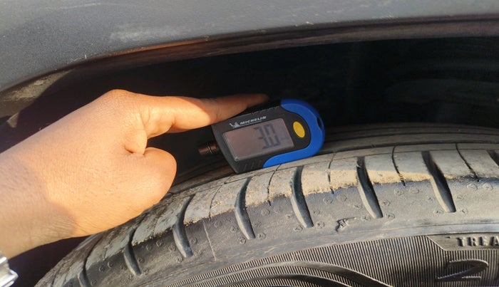 2021 MG HECTOR PLUS SELECT 2.0 DIESEL TURBO MT 7-STR, Diesel, Manual, 45,674 km, tyre