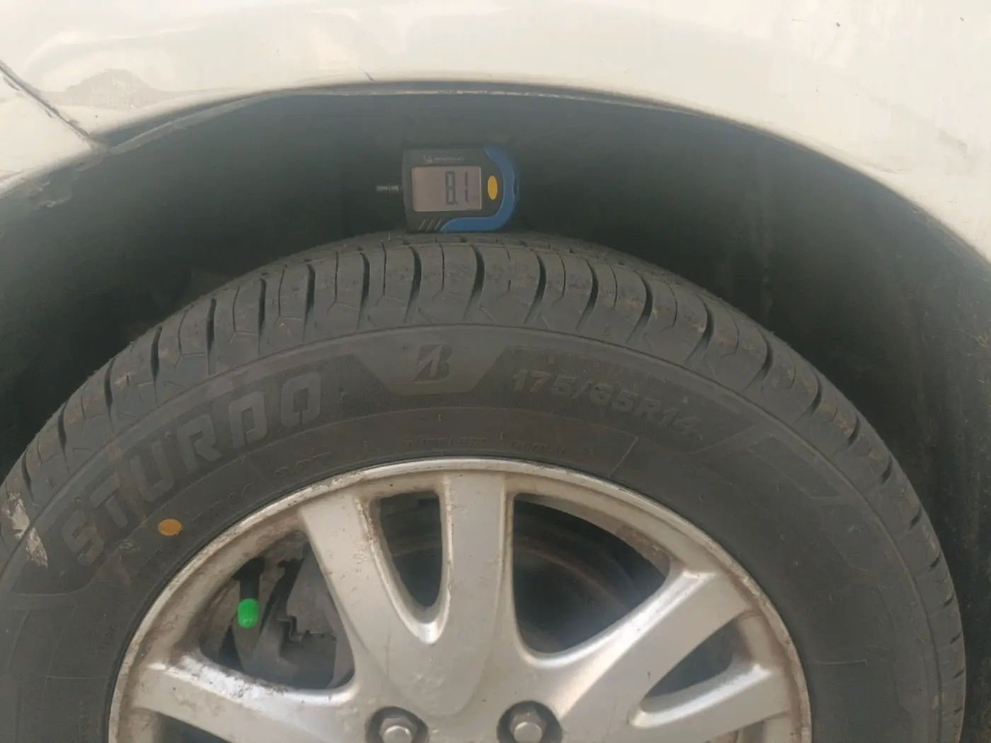 2013 Honda Brio V MT, Petrol, Manual, 88,659 km, tyre