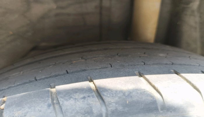 2017 Ford New Figo TITANIUM 1.2 PETROL MT, Petrol, Manual, 43,282 km, tyre