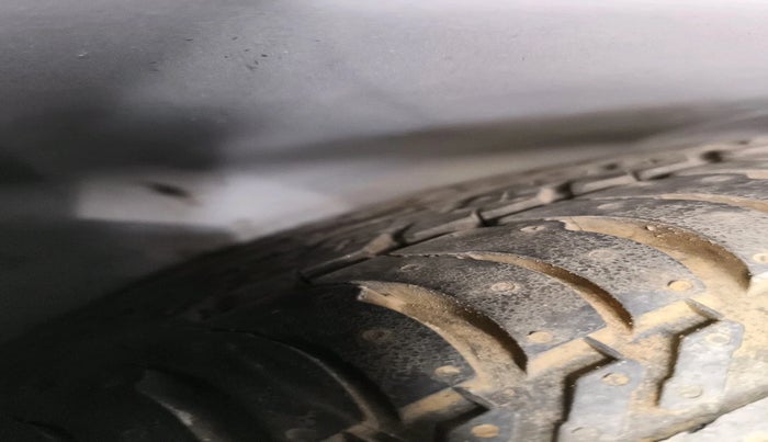 2017 Ford New Figo TITANIUM 1.2 PETROL MT, Petrol, Manual, 43,282 km, tyre