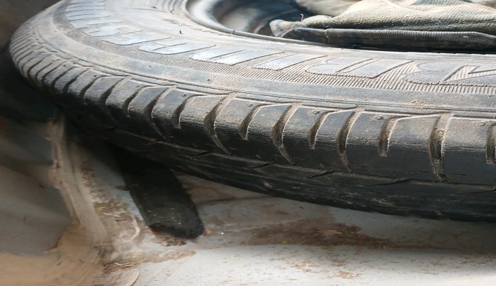 2013 Hyundai i10 ERA 1.1, Petrol, Manual, 69,194 km, tyre