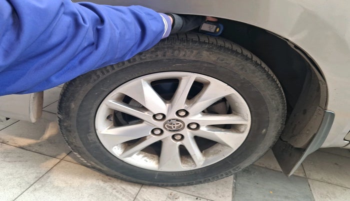 2019 Toyota Innova Crysta 2.4 VX 8 STR, Diesel, Manual, 1,45,525 km, tyre