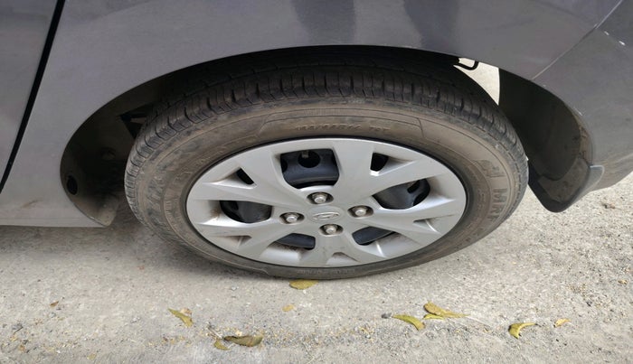 2015 Hyundai Grand i10 SPORTZ 1.2 KAPPA VTVT, Petrol, Manual, 49,151 km, tyre