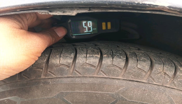 2013 Hyundai i10 MAGNA 1.2, Petrol, Manual, 1,96,471 km, tyre