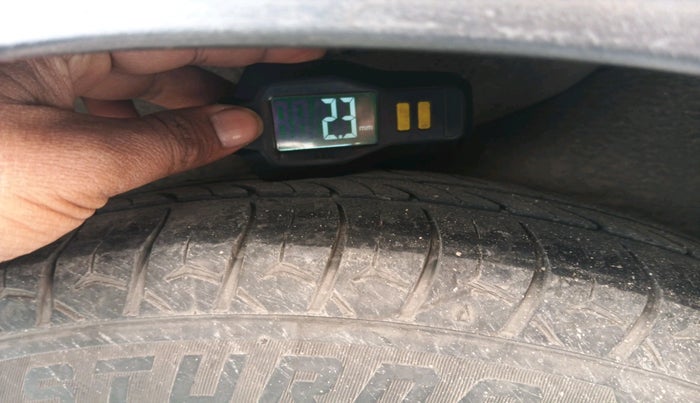 2013 Hyundai i10 MAGNA 1.2, Petrol, Manual, 1,96,471 km, tyre