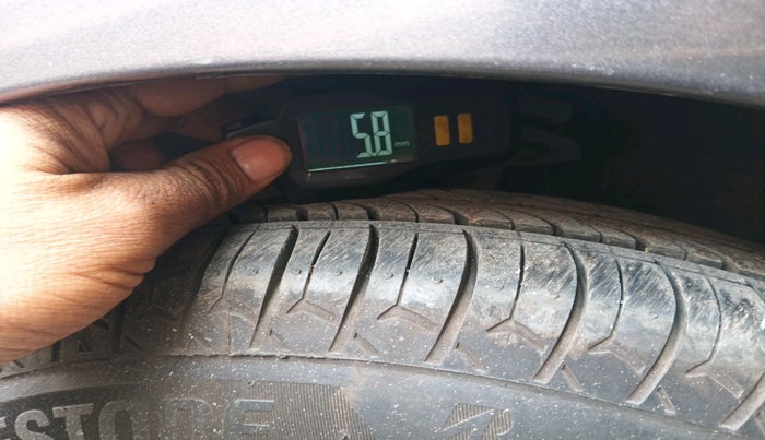 2013 Hyundai i10 MAGNA 1.2, Petrol, Manual, 1,96,471 km, tyre