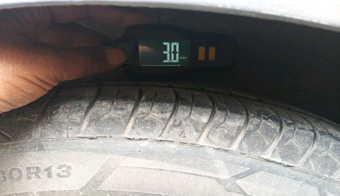 2013 Hyundai i10 MAGNA 1.2, Petrol, Manual, 1,96,471 km, tyre