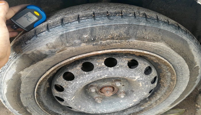 2014 Toyota Etios Liva GD, Diesel, Manual, 2,42,460 km, tyre