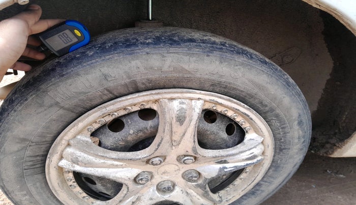 2014 Toyota Etios Liva GD, Diesel, Manual, 2,42,460 km, tyre