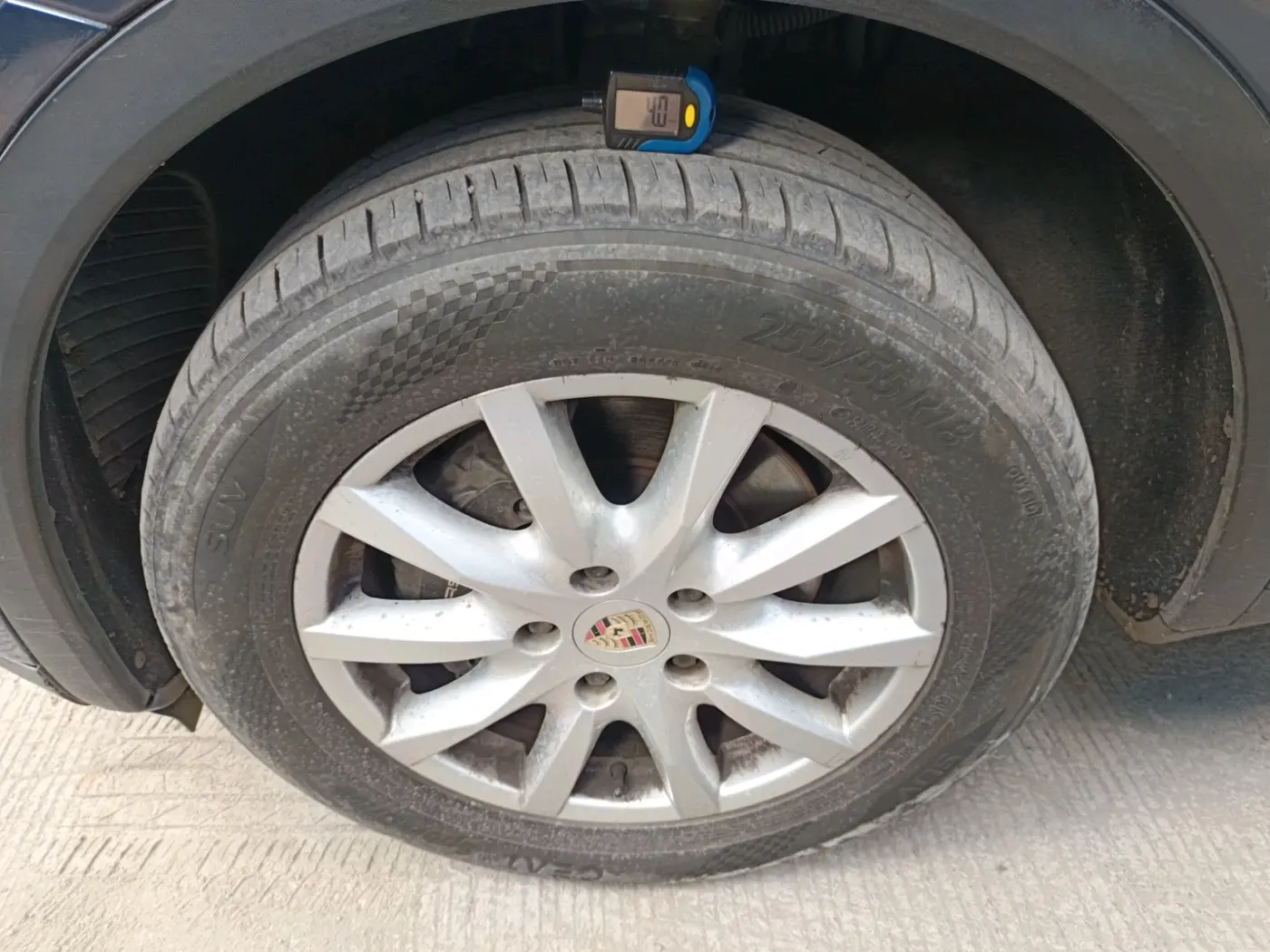 2014 Porsche Cayenne DIESEL, Diesel, Automatic, 1,07,553 km, tyre