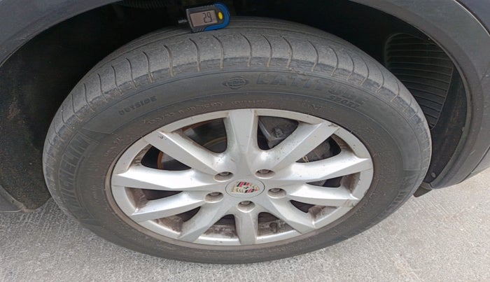 2014 Porsche Cayenne DIESEL, Diesel, Automatic, 1,07,553 km, tyre