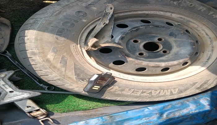 2017 Maruti Dzire VDI, Diesel, Manual, 79,211 km, tyre