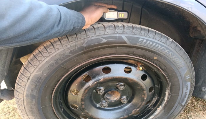 2017 Maruti Dzire VDI, Diesel, Manual, 79,211 km, tyre