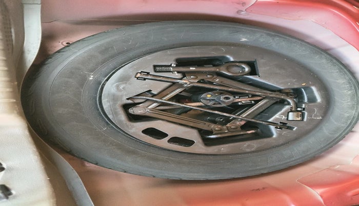 2011 Hyundai i10 SPORTZ 1.2 AT, Petrol, Automatic, 33,364 km, tyre