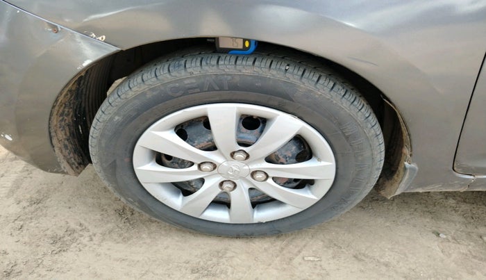 2011 Hyundai Eon MAGNA, Petrol, Manual, 1,24,105 km, tyre