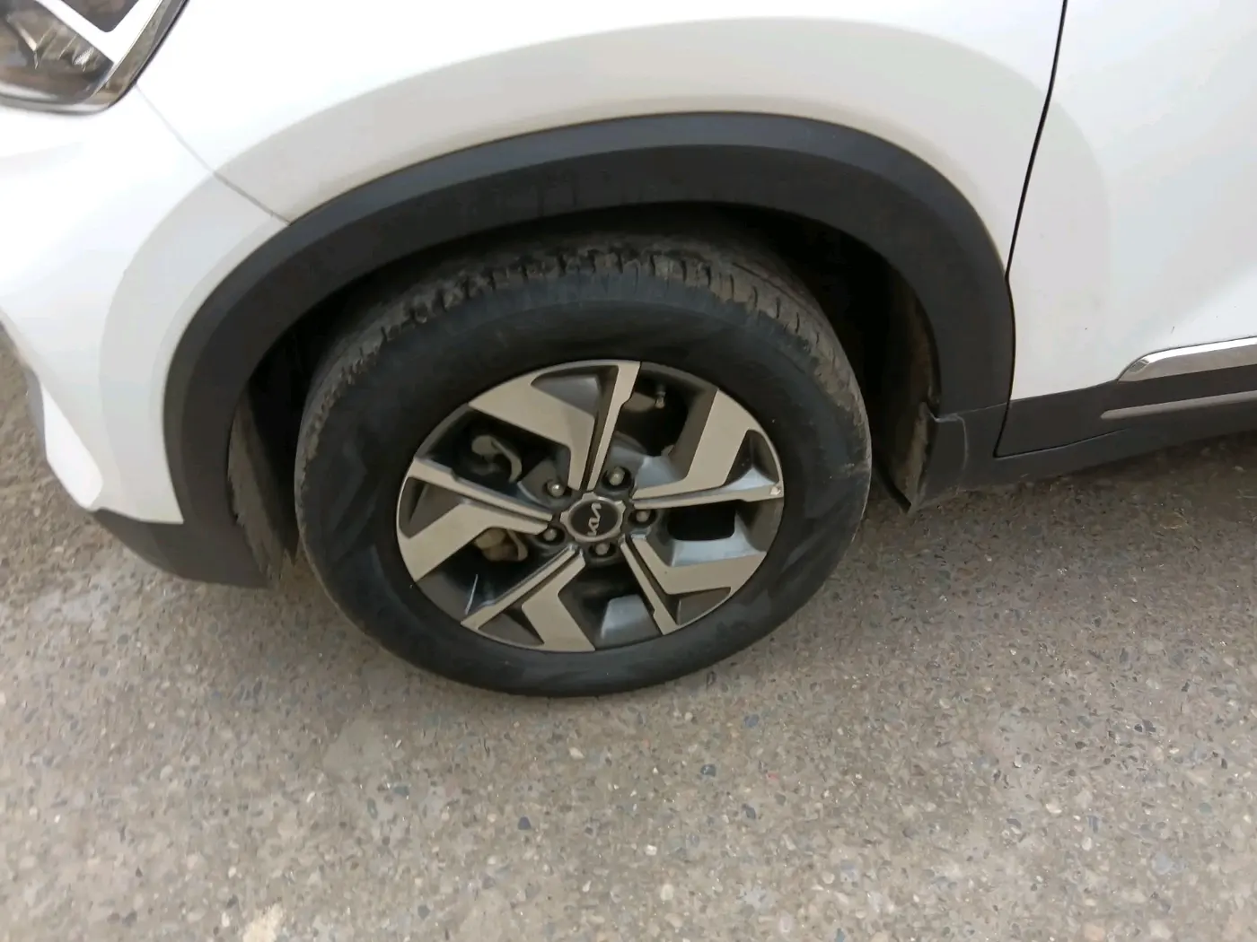 2021 KIA SONET HTX 1.5, Diesel, Manual, 1,63,193 km, tyre