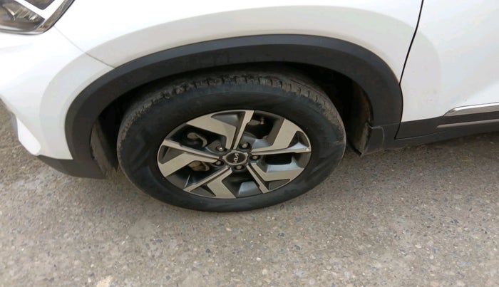 2021 KIA SONET HTX 1.5, Diesel, Manual, 1,63,193 km, tyre