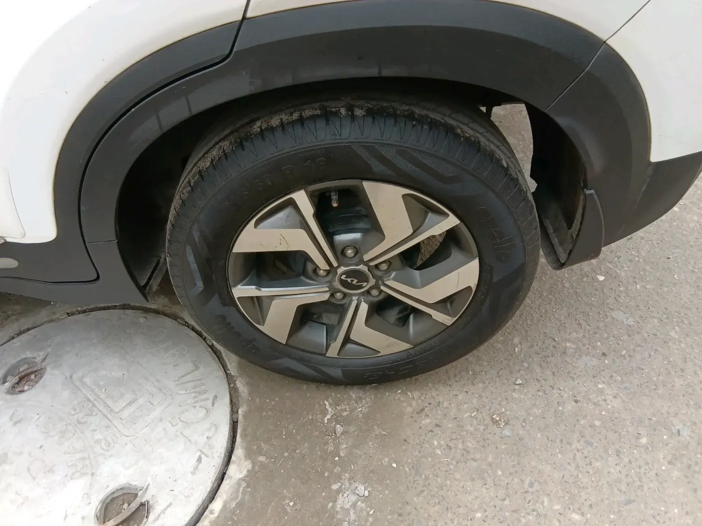 2021 KIA SONET HTX 1.5, Diesel, Manual, 1,63,193 km, tyre