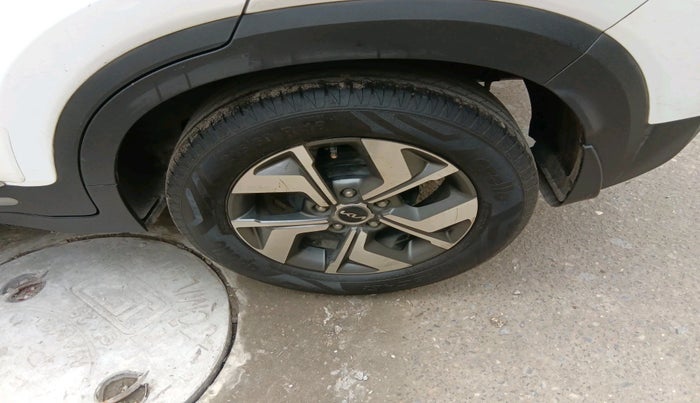 2021 KIA SONET HTX 1.5, Diesel, Manual, 1,63,193 km, tyre