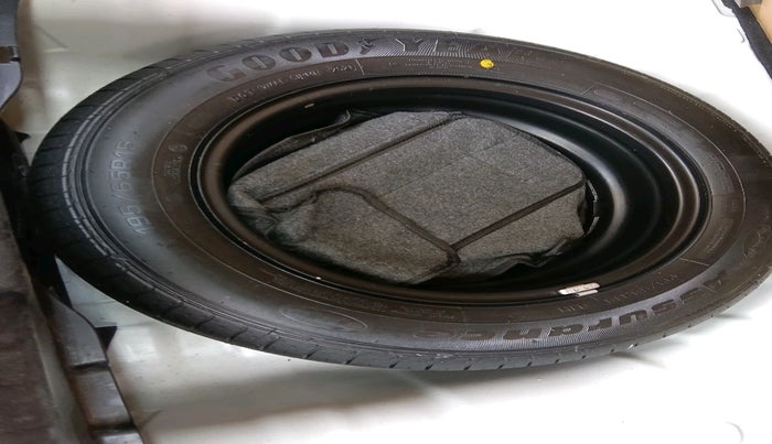 2021 KIA SONET HTX 1.5, Diesel, Manual, 1,63,193 km, tyre