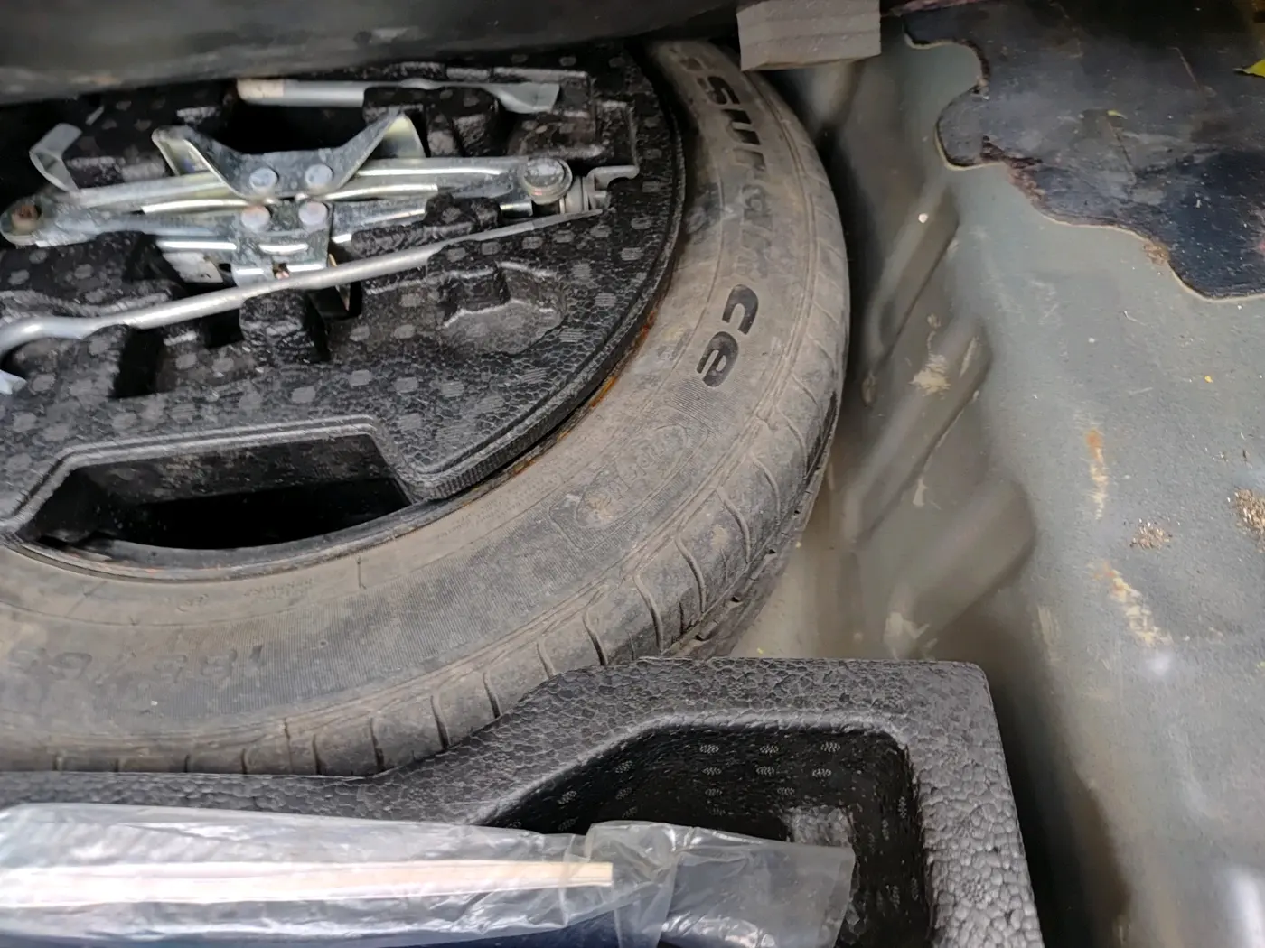 2018 Maruti Ciaz ALPHA 1.4 PETROL, CNG, Manual, 68,682 km, tyre