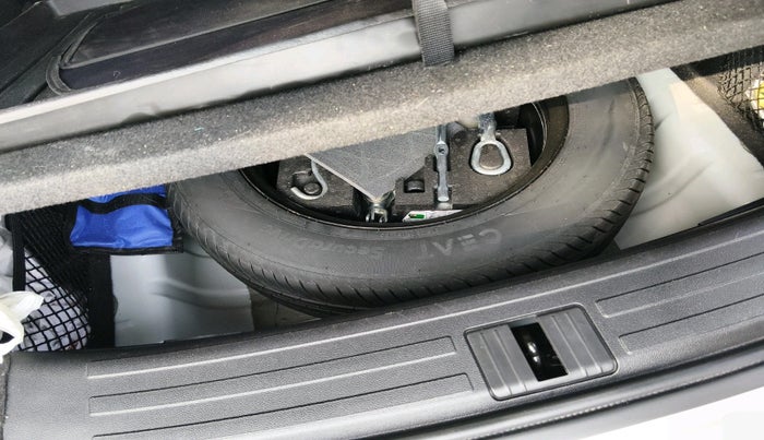 2023 MG ASTOR SUPER 1.5 MT, Petrol, Manual, 16,228 km, tyre