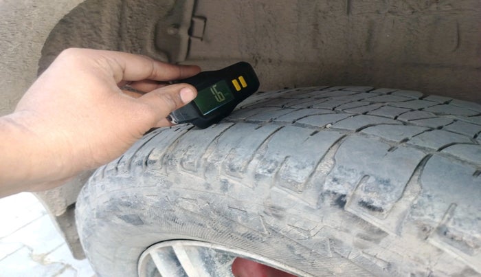 2016 Mahindra Scorpio S6 PLUS 1.99, Diesel, Manual, 2,22,087 km, tyre