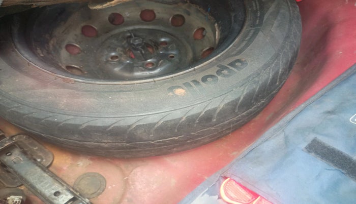 2018 Hyundai Eon ERA +, Petrol, Manual, 22,567 km, tyre