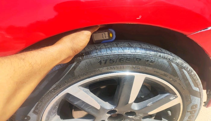 2013 Volkswagen Polo COMFORTLINE 1.2L, Diesel, Manual, 1,00,850 km, tyre