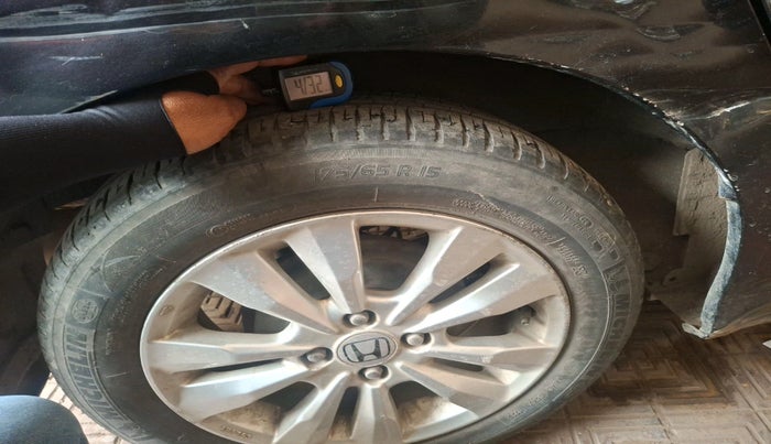 2012 Honda City 1.5L I-VTEC V MT, Petrol, Manual, 1,55,595 km, tyre