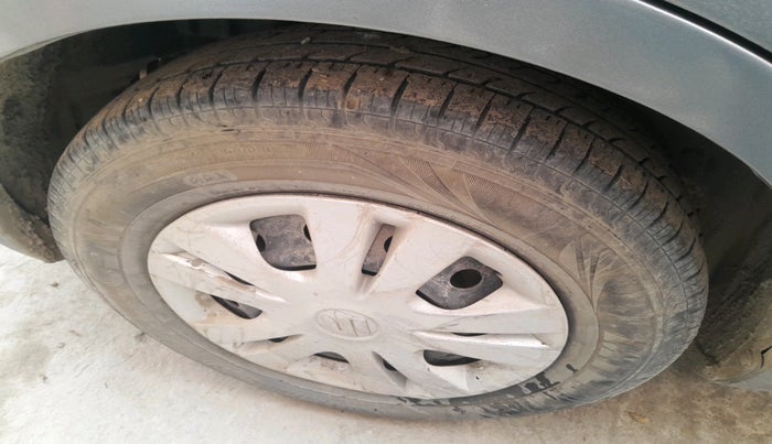 2013 Maruti Swift Dzire VDI, Diesel, Manual, 1,19,003 km, tyre