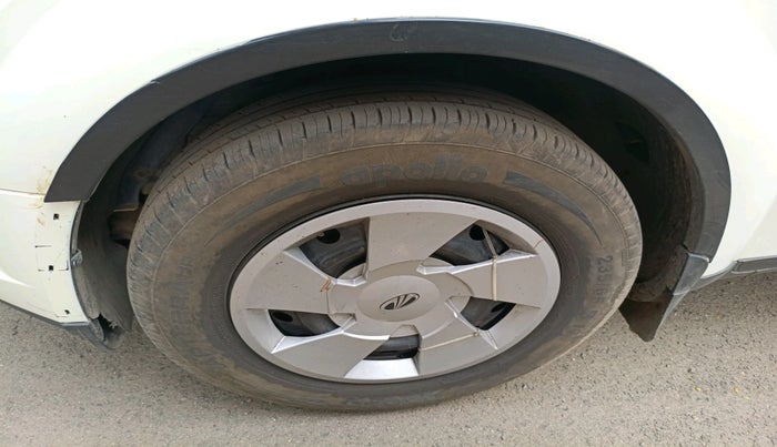 2017 Mahindra XUV500 W6 AT, Diesel, Automatic, 2,27,185 km, tyre