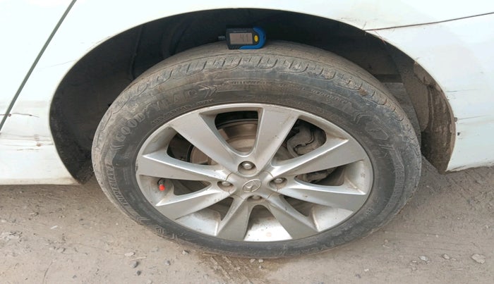 2013 Hyundai Verna FLUIDIC 1.6 VTVT SX, Petrol, Manual, 90,253 km, tyre