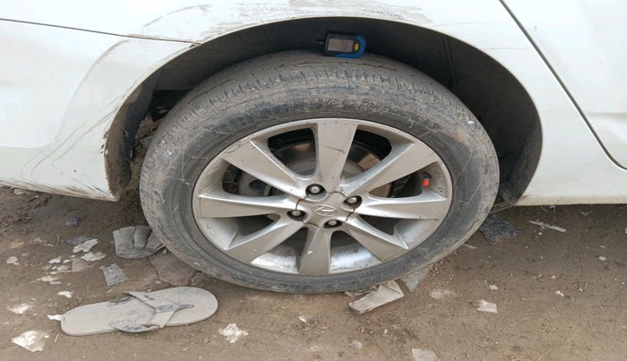 2013 Hyundai Verna FLUIDIC 1.6 VTVT SX, Petrol, Manual, 90,253 km, tyre