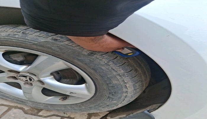 2013 Skoda Rapid ELEGANCE 1.6 TDI CR MT, Diesel, Manual, 1,15,361 km, tyre