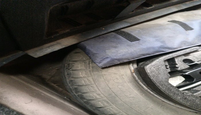 2014 Volkswagen Polo HIGHLINE1.2L, Petrol, Manual, 73,547 km, tyre