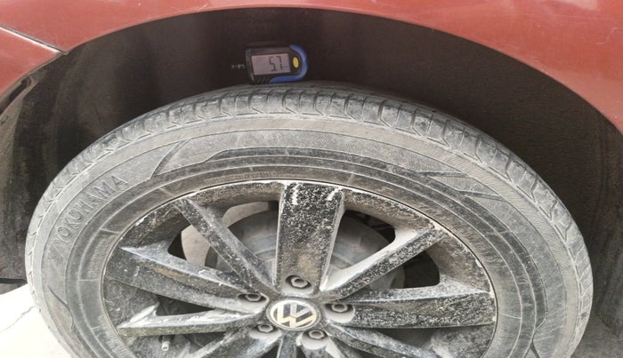 2014 Volkswagen Polo HIGHLINE1.2L, Petrol, Manual, 73,547 km, tyre