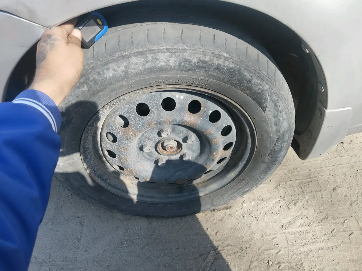 2015 Maruti Ertiga VDI, Diesel, Manual, 1,24,073 km, tyre