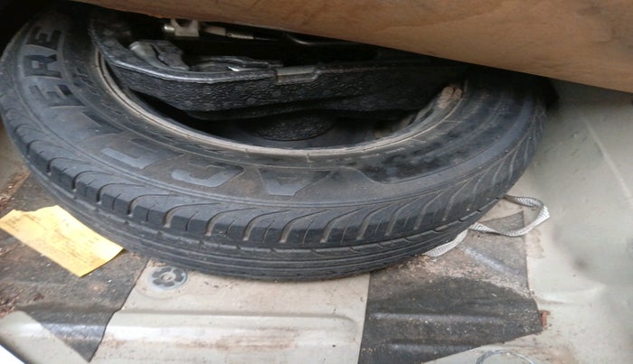 2012 Skoda Rapid 1.6 MPI ACTIVE, Petrol, Manual, 88,639 km, tyre