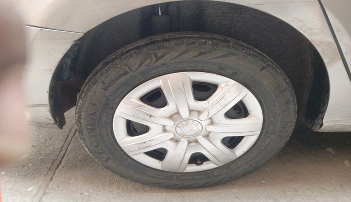 2012 Skoda Rapid 1.6 MPI ACTIVE, Petrol, Manual, 88,639 km, tyre