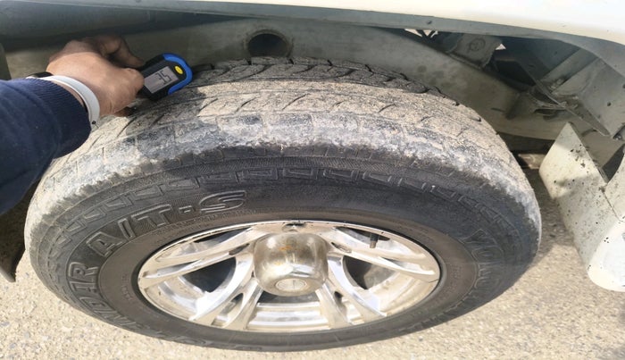 2014 Mahindra Bolero ZLX BS IV, Diesel, Manual, 1,11,212 km, tyre