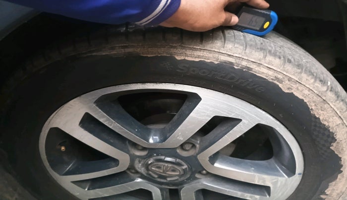 2017 Tata Hexa XTA 4X2 7 STR, Diesel, Automatic, 55,347 km, tyre