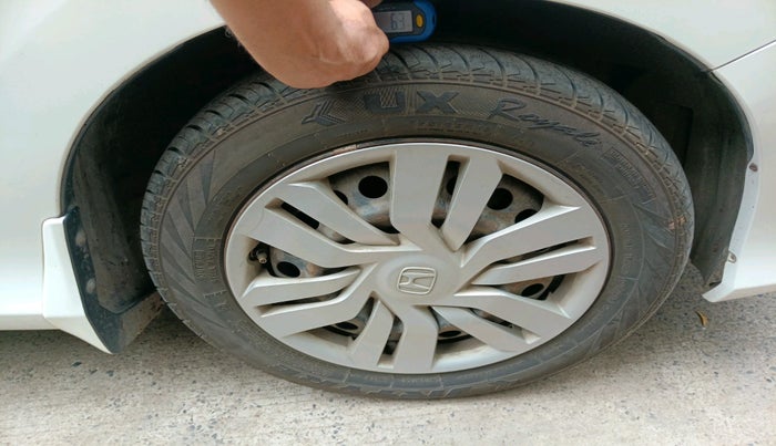 2015 Honda City 1.5L I-VTEC SV, Petrol, Manual, 1,56,301 km, tyre